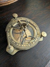 Sonnenuhr Kompass Messing