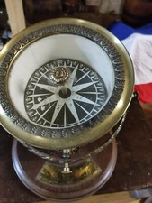 Trockenkompass auf Holz